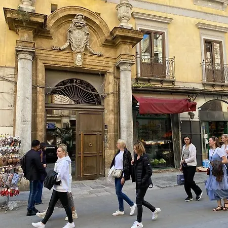 Pia's In Pieno Centro Storico Παλέρμο